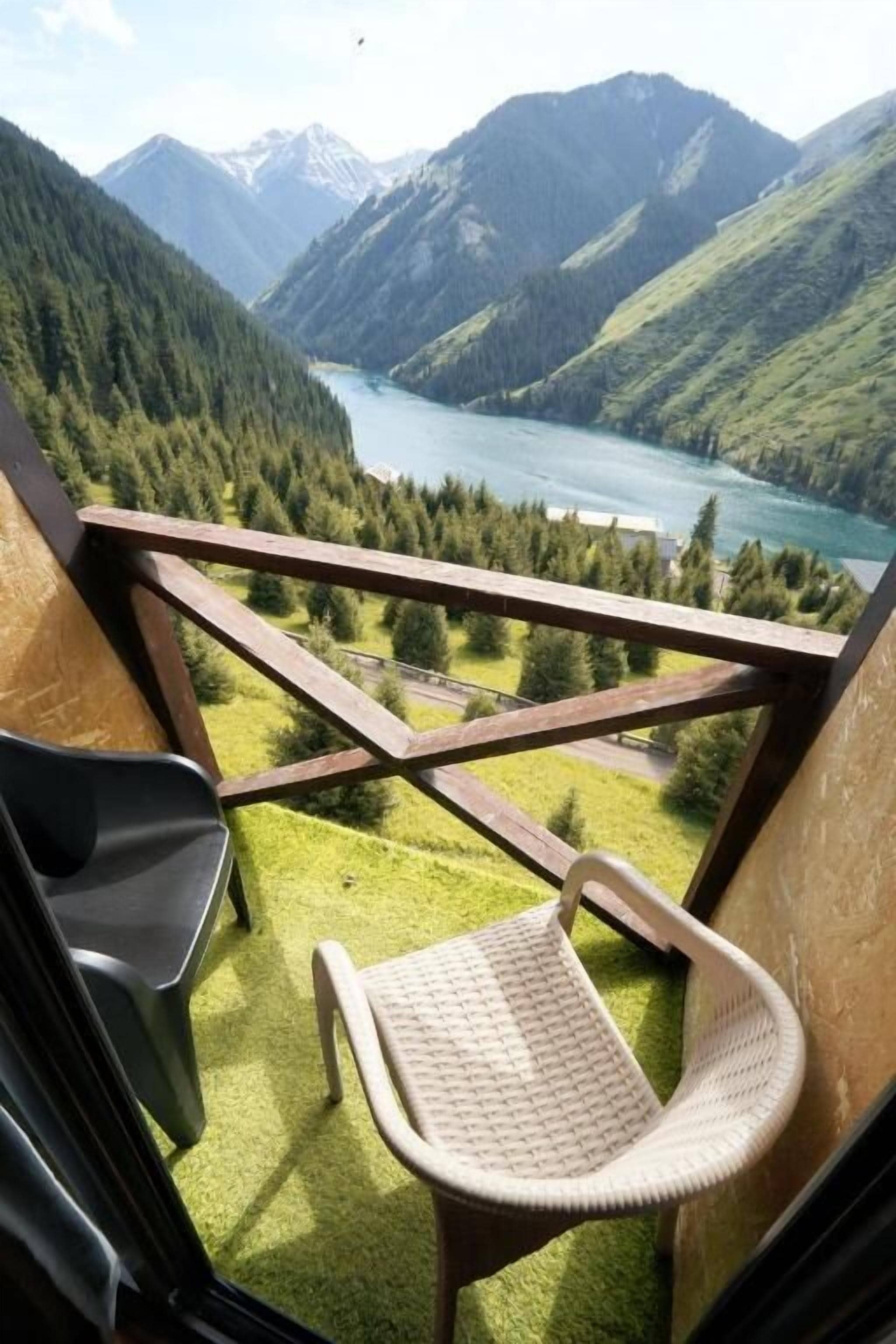 Chambre Double ou avec lits jumeaux, balcon, vue lac | Enceinte de l’hébergement