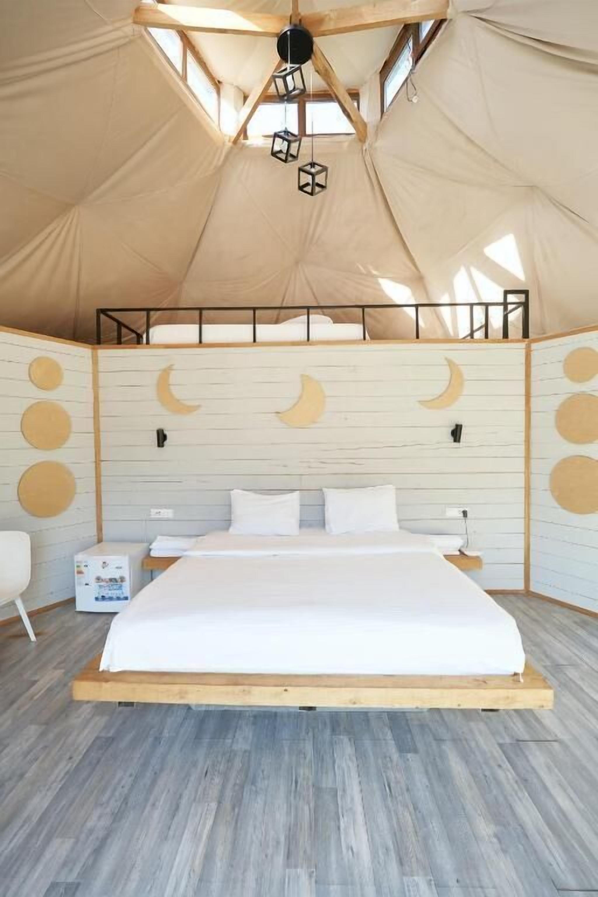 Kamar Keluarga, pemandangan danau