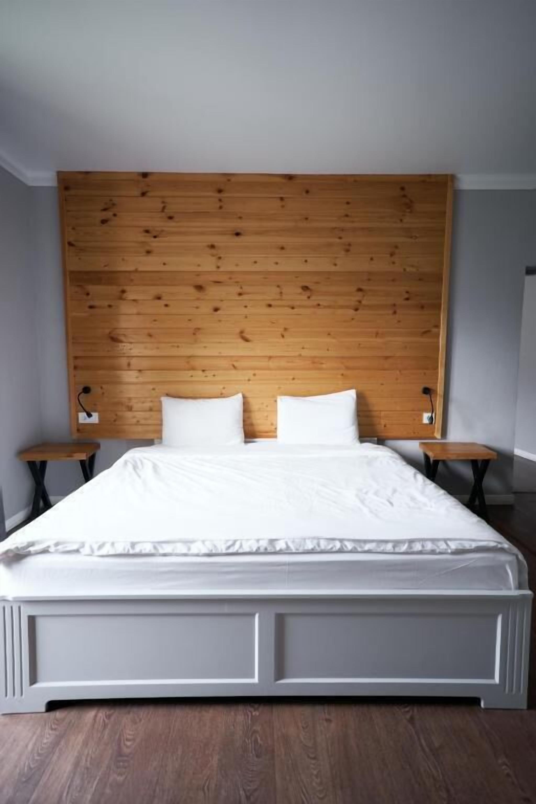 Kamar Quadruple Premium, balkon, pemandangan danau