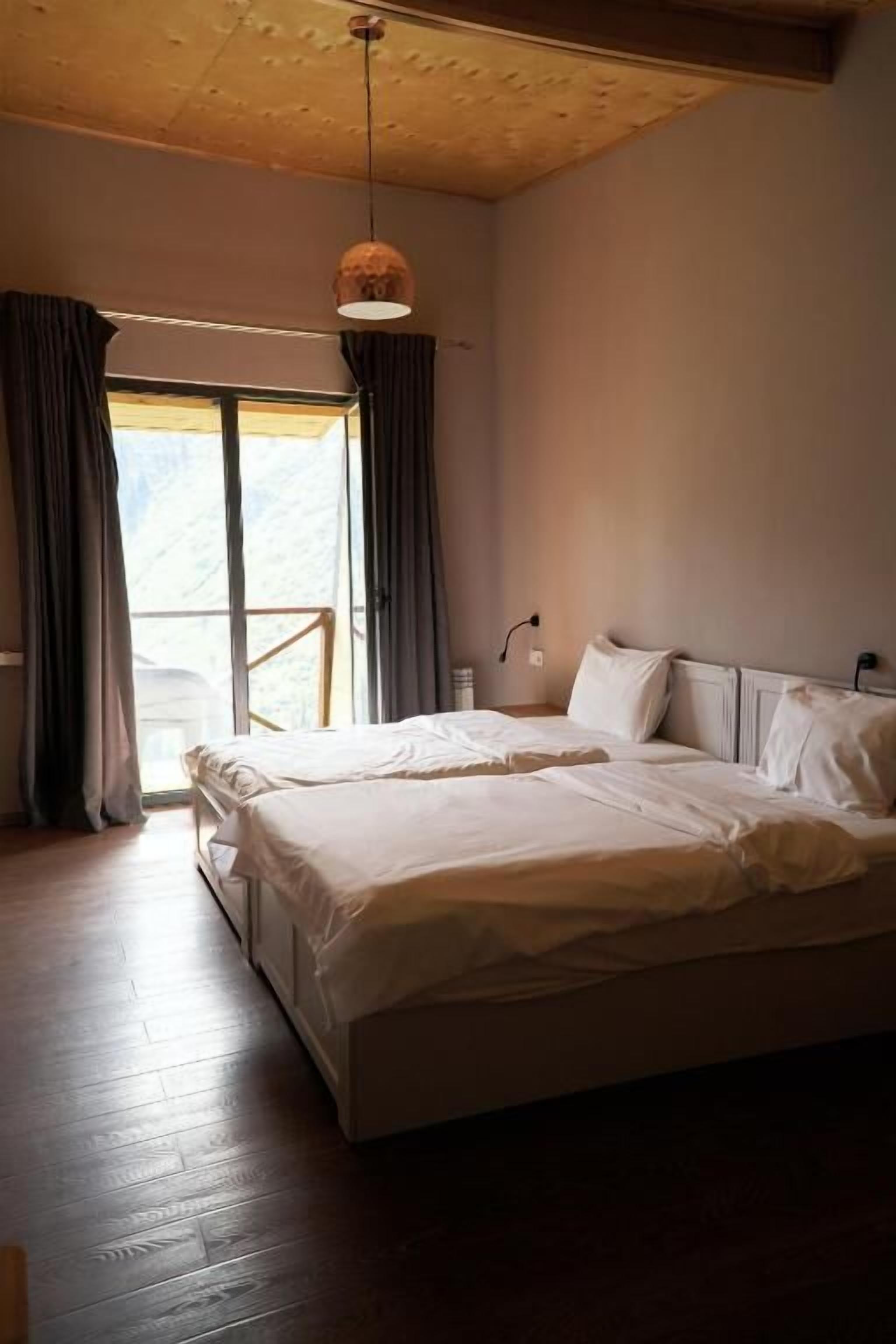 Kamar Quadruple Deluks, balkon, pemandangan danau