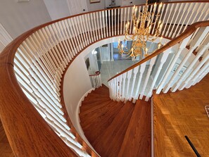 Interior - Superb in the Suburbs (Vaughan)