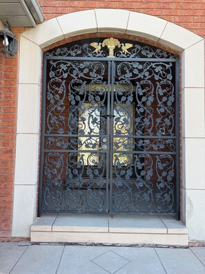 Exterior detail - Superb in the Suburbs (Vaughan)
