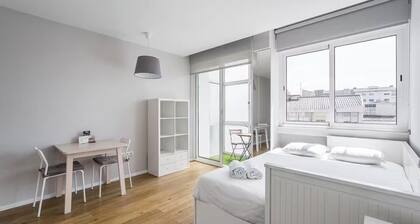 Bolhão Luxury Retreat 2 -3 guests, air con,central, 5mins walk to landmark/metro