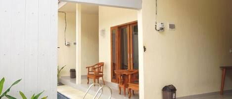 Villa, balcon, vue piscine | Piscine | Piscine extérieure