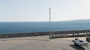 Unclassified image, 4 of 6, button - Luxury Apartment Overlooking the Sea Refurbished 2026 and Steps From the Beach (Exmouth)