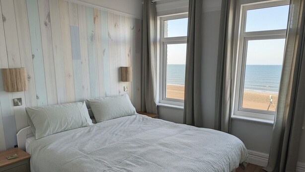 Unclassified image, 1 of 6, button - Luxury Apartment Overlooking the Sea Refurbished 2026 and Steps From the Beach (Exmouth)