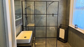 Unclassified image, 3 of 6, button - Luxury Apartment Overlooking the Sea Refurbished 2026 and Steps From the Beach (Exmouth)