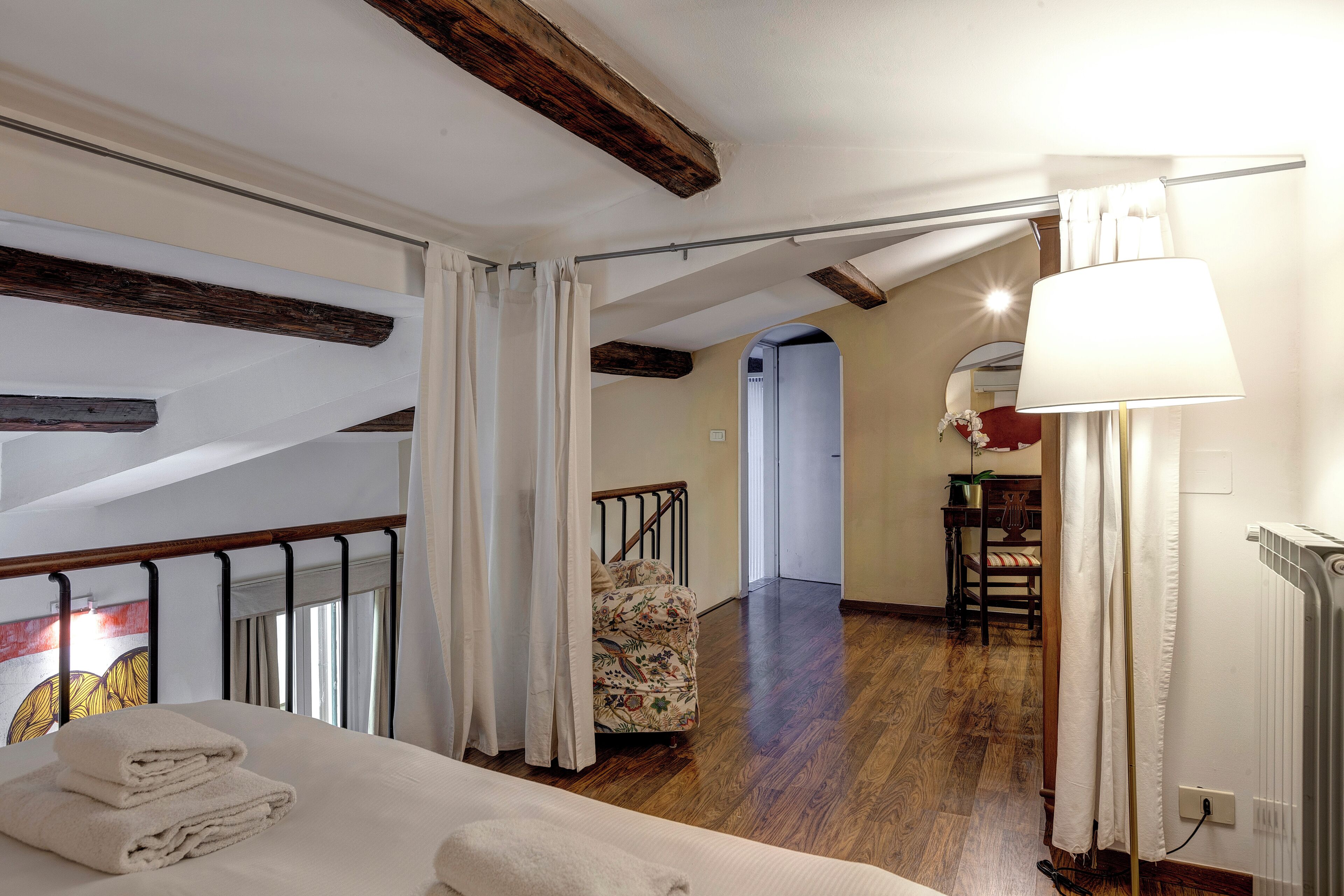 Duplex | Iron/ironing board, cots/infant beds, free WiFi, bed sheets