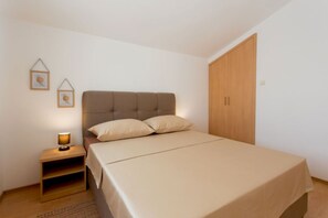 4 Schlafzimmer, Bügeleisen/Bügelbrett, kostenloses WLAN, Bettwäsche