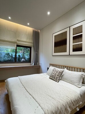 Room - 4-bedroom villa in 4BR Villa with Mineral Pool & Rooftop in Bang Tao (Tambon Si Sunthon)