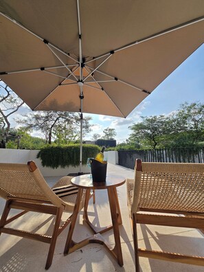 Outdoor dining - 4-bedroom villa in 4BR Villa with Mineral Pool & Rooftop in Bang Tao (Tambon Si Sunthon)