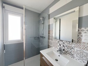 Shower - BEAUMER II - Apartment with sea view for vacation rental - T48 (Carnac)