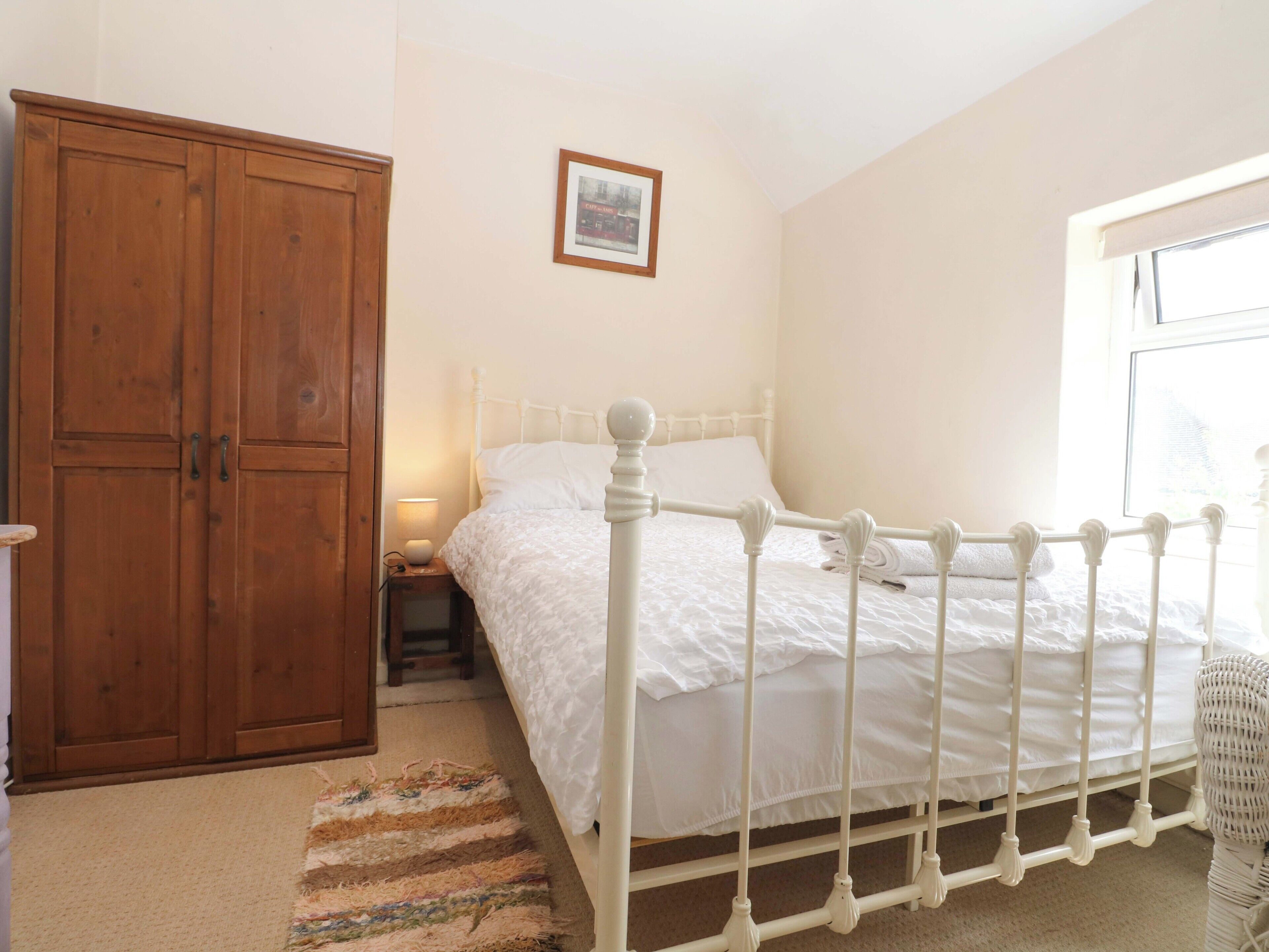 2 bedrooms, individually decorated, individually furnished, free WiFi