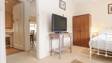 2 bedrooms, individually decorated, individually furnished, free WiFi