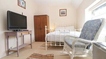2 bedrooms, individually decorated, individually furnished, free WiFi