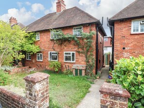 Front of property - Daisy Cottage (Dorking)