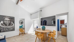 A modern interior with a dining area, a kitchen, and a living space. - Charming 3BR historic townhouse in Portimão's old town, steps from the marina and promenade. Easy access to Algarve beaches. Sleeps 9. Self check-in via lockbox. (Portimão)
