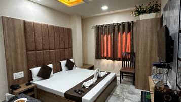 Kamar Double Deluks, pemandangan kota | Meja kerja, kedap suara, dan Wi-Fi gratis