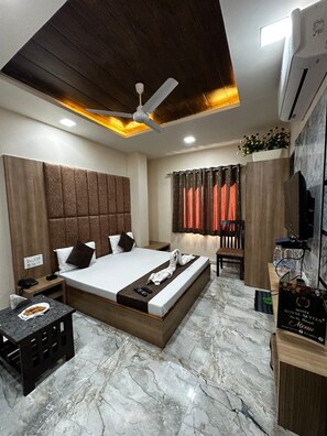 Deluxe Double Room, City View | Desk, soundproofing, free WiFi - Royal suites Dargah Bazar (Ajmer)