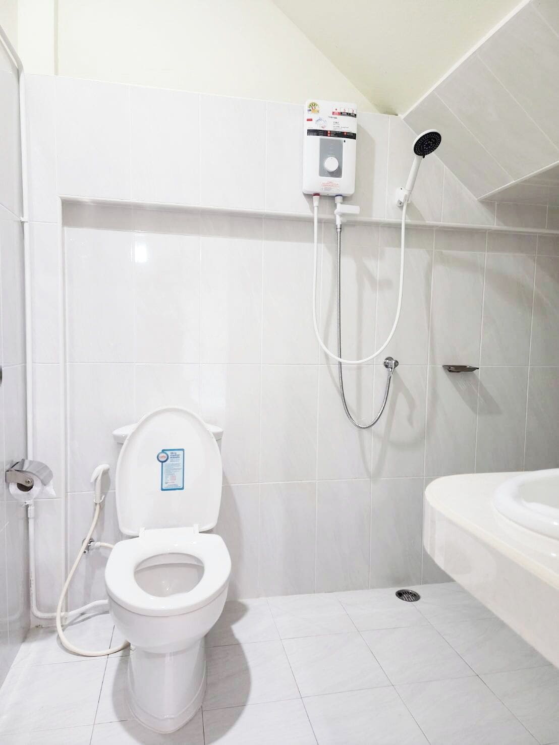 Artículos de higiene personal gratuitos, jabón, champú y papel higiénico