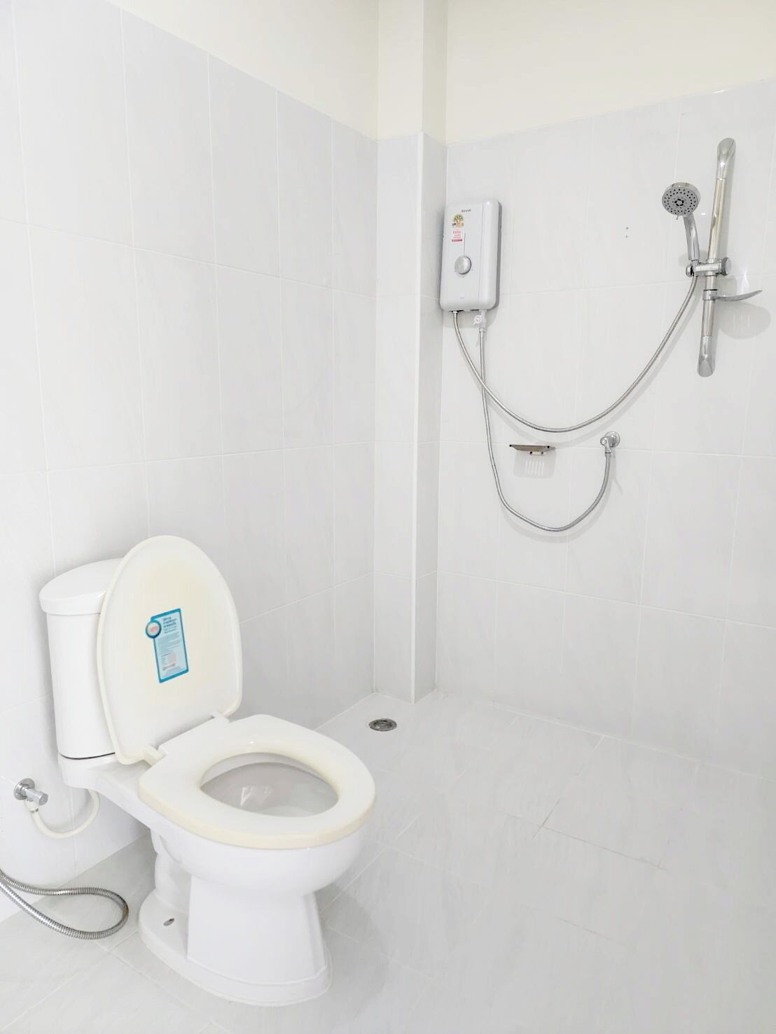 ベーシック シングルルーム ヒルビュー | バスルーム | バスアメニティ (無料)、石鹸、シャンプー、トイレットペーパー
