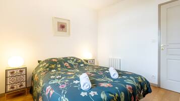 WiFi, bed sheets