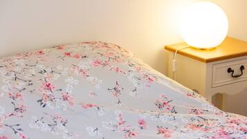 WiFi, bed sheets