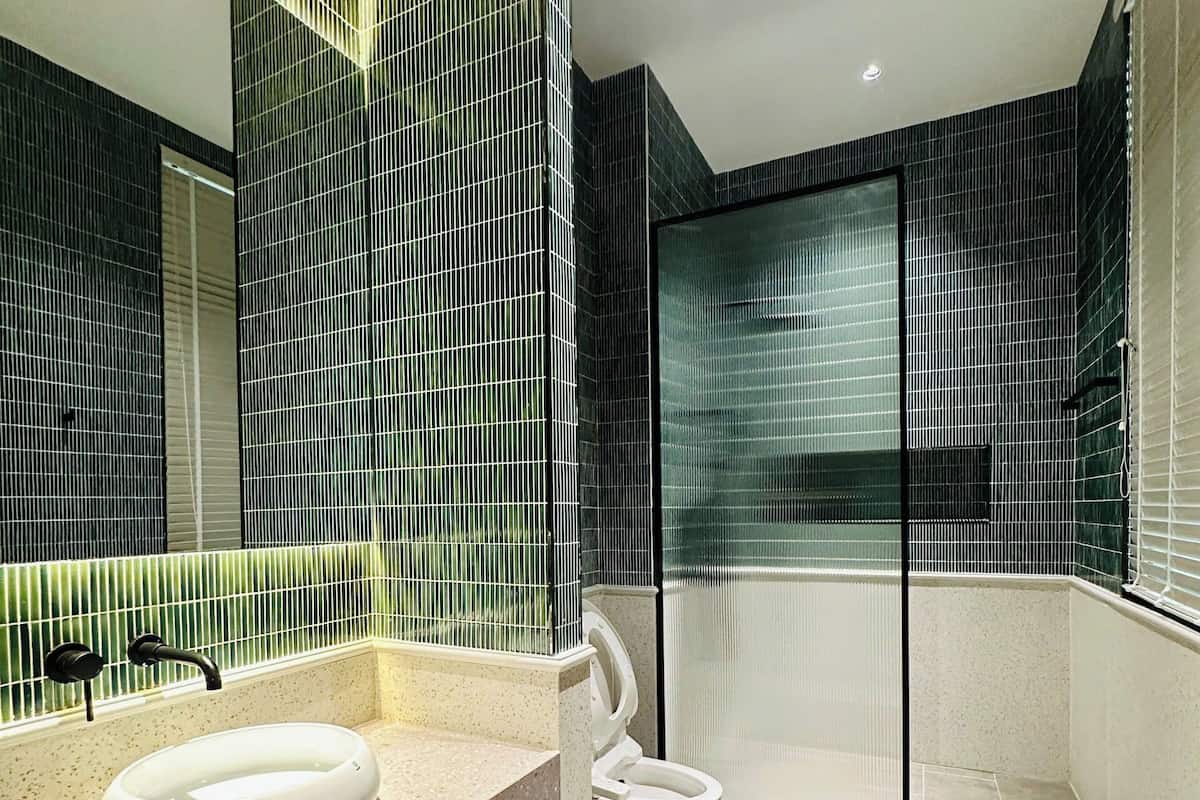 Basic Triple Room | Bathroom