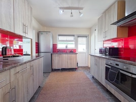 House (2 Bedrooms) | Private kitchen | Microwave, oven, stovetop, dishwasher