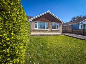 Floor plan - Indigo Blue - 2 Bedroom Holiday Home - Manorbier (Tenby)