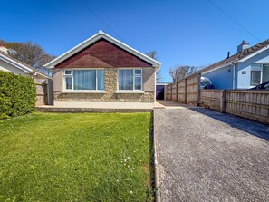 Floor plan - Indigo Blue - 2 Bedroom Holiday Home - Manorbier (Tenby)