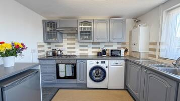 House (3 Bedrooms) | Private kitchen