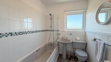 House (3 Bedrooms) | Bathroom