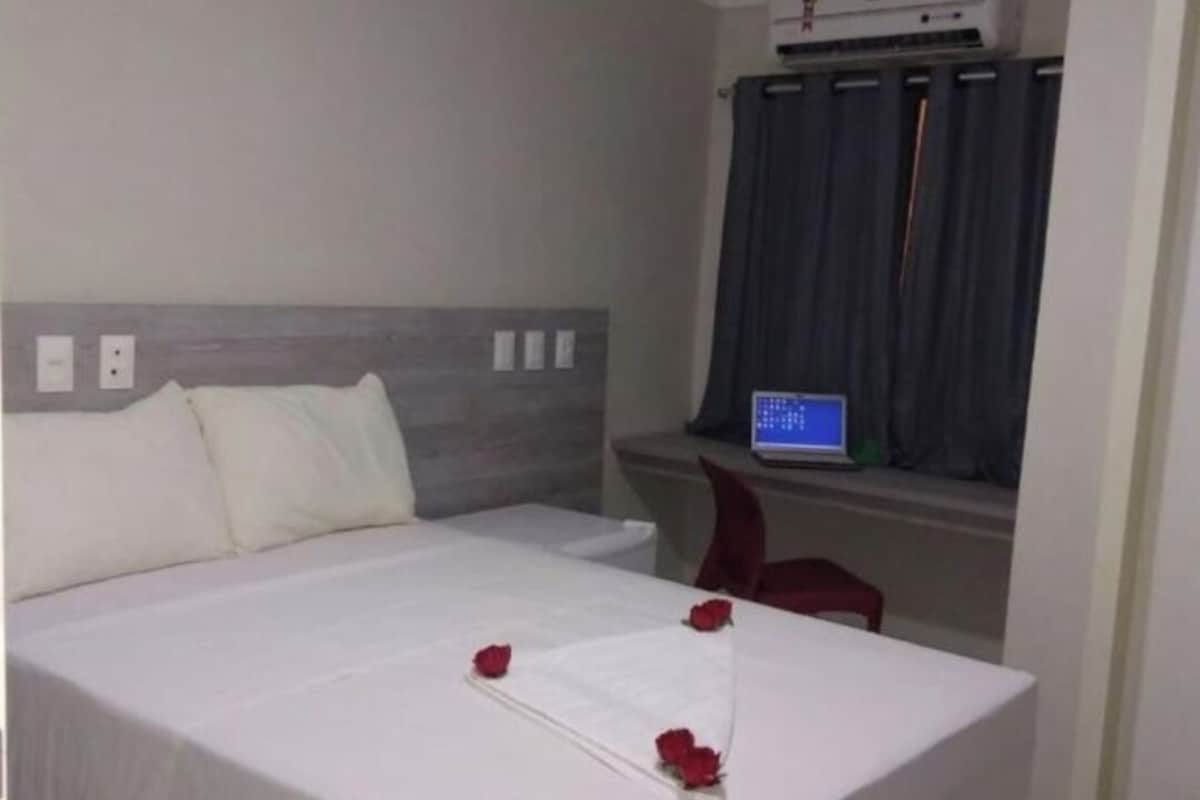 WiFi (free), bed sheets