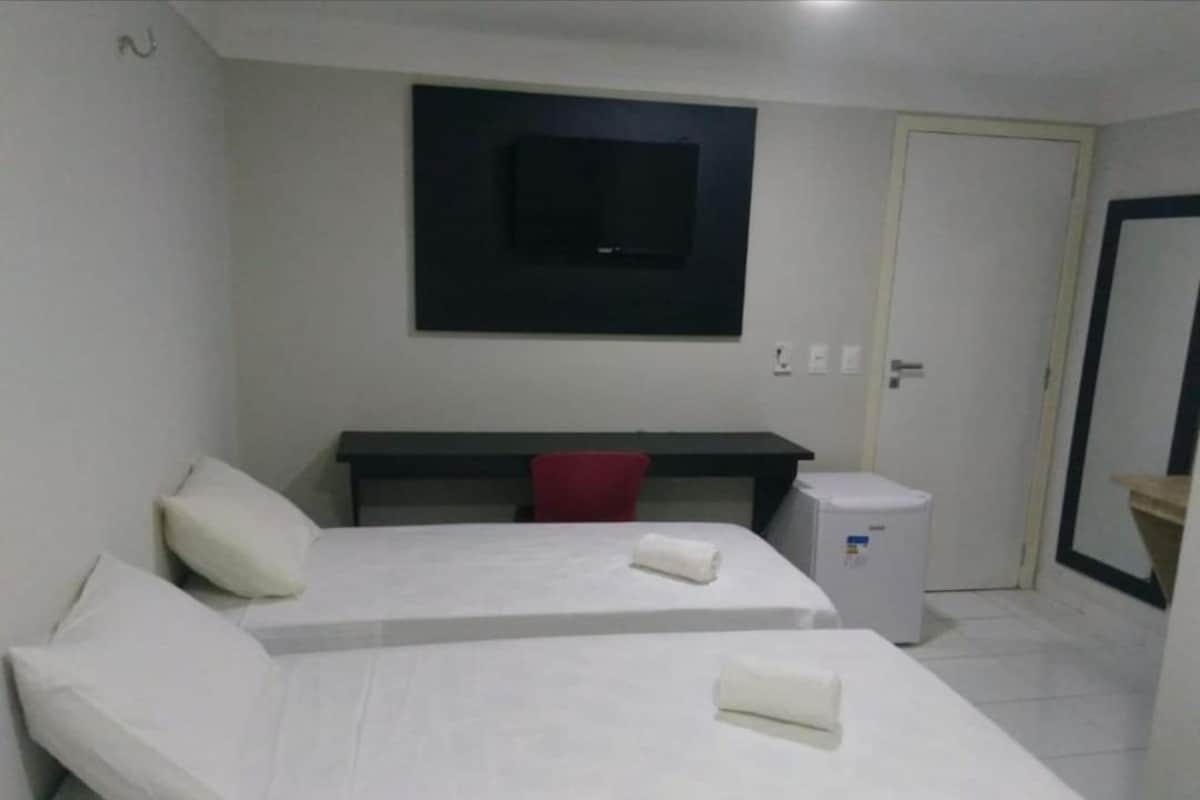 Deluxe Twin Room | WiFi (free), bed sheets