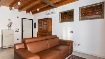 Superior Apartment, 1 Bedroom | Living area