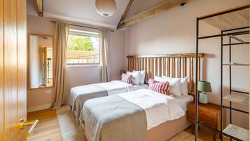 3 bedrooms, iron/ironing board, Internet, bed sheets
