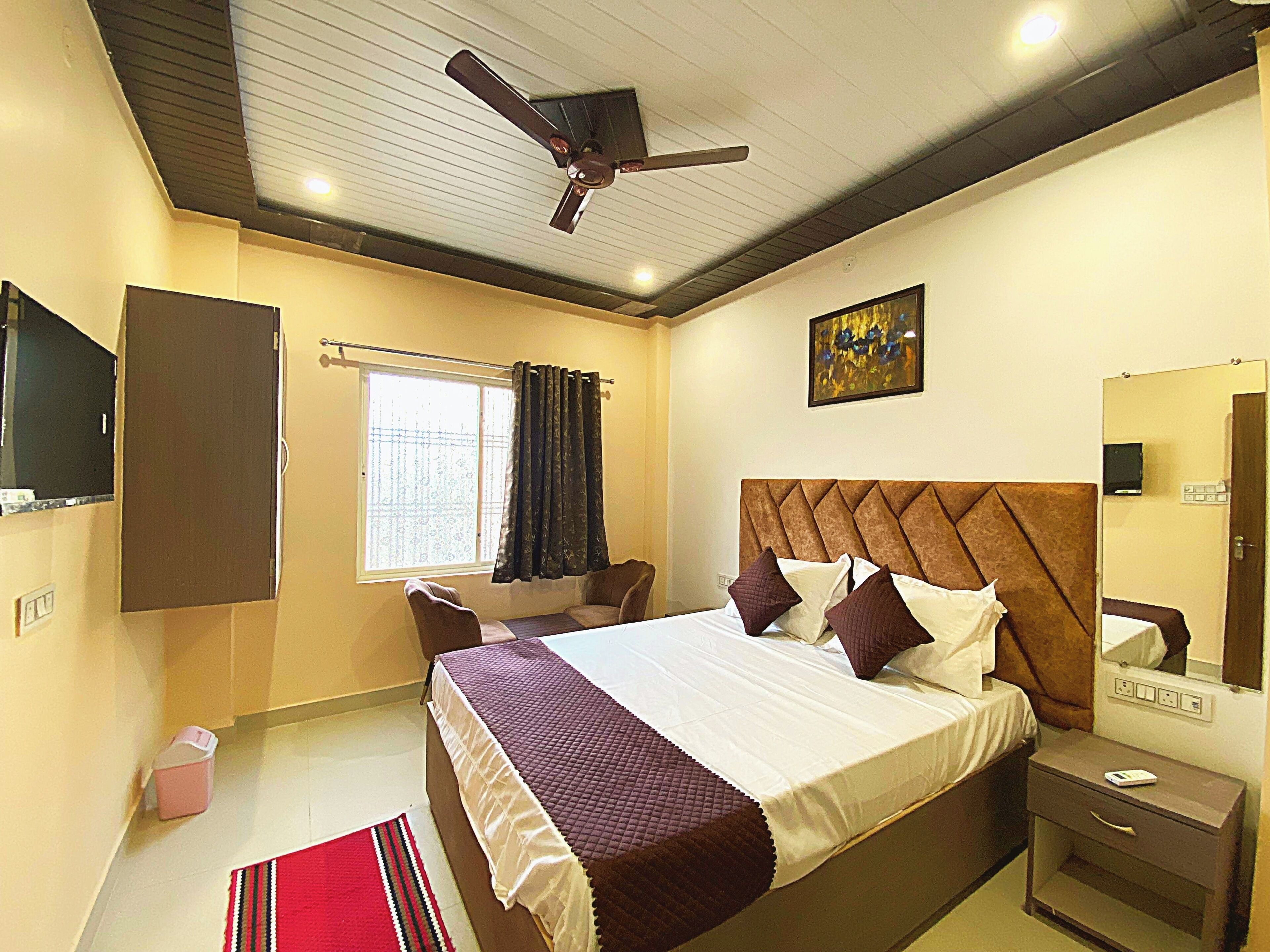 Standard Double Room | Egyptian cotton sheets, premium bedding, down comforters