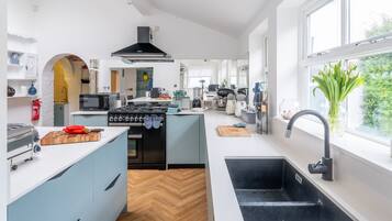 Microwave, dishwasher, coffee/tea maker, high chair
