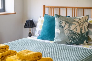 1 bedroom, iron/ironing board, Internet, bed sheets - Old Church Hall, Glandford, Norfolk (Glandford)