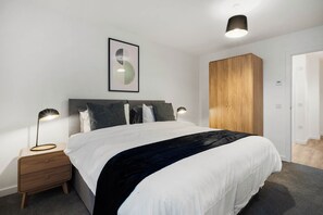 1 bedroom, desk, iron/ironing board, WiFi - City Point Aberdeen by Guestz (Aberdeen)