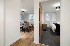 1 bedroom, desk, iron/ironing board, WiFi - City Point Aberdeen by Guestz (Aberdeen)