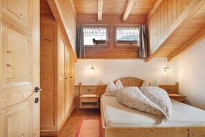 Room - Apartment Margerite 21 with Mountain View and Wi-Fi (Santa Valburga)