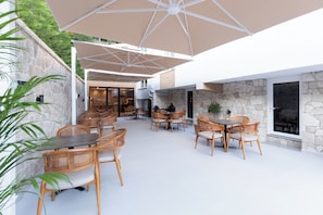 Tempat makan luar
