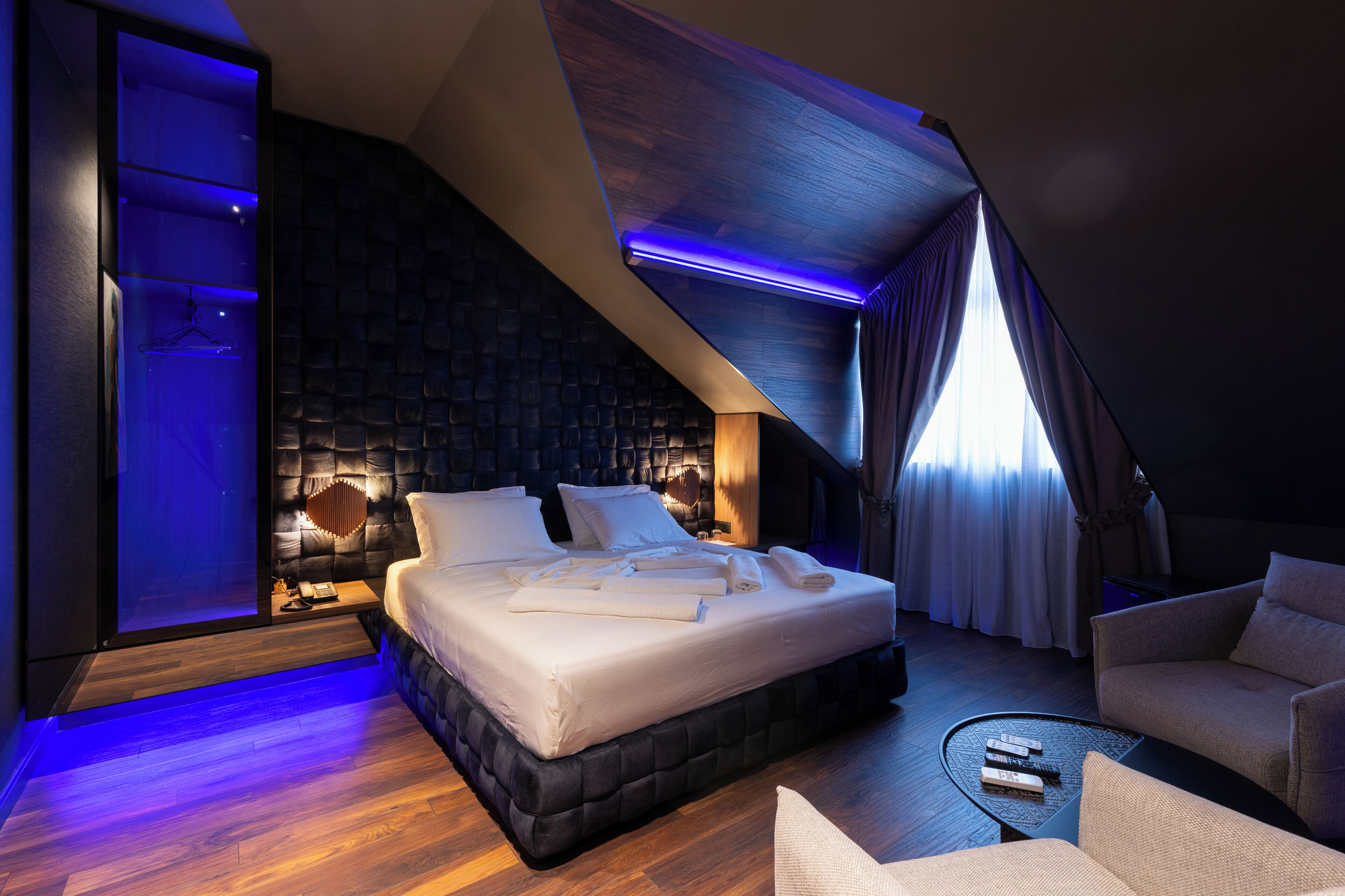 In-room safe, laptop workspace, blackout curtains, soundproofing