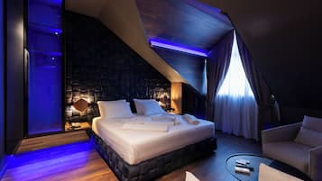 In-room safe, laptop workspace, blackout curtains, soundproofing