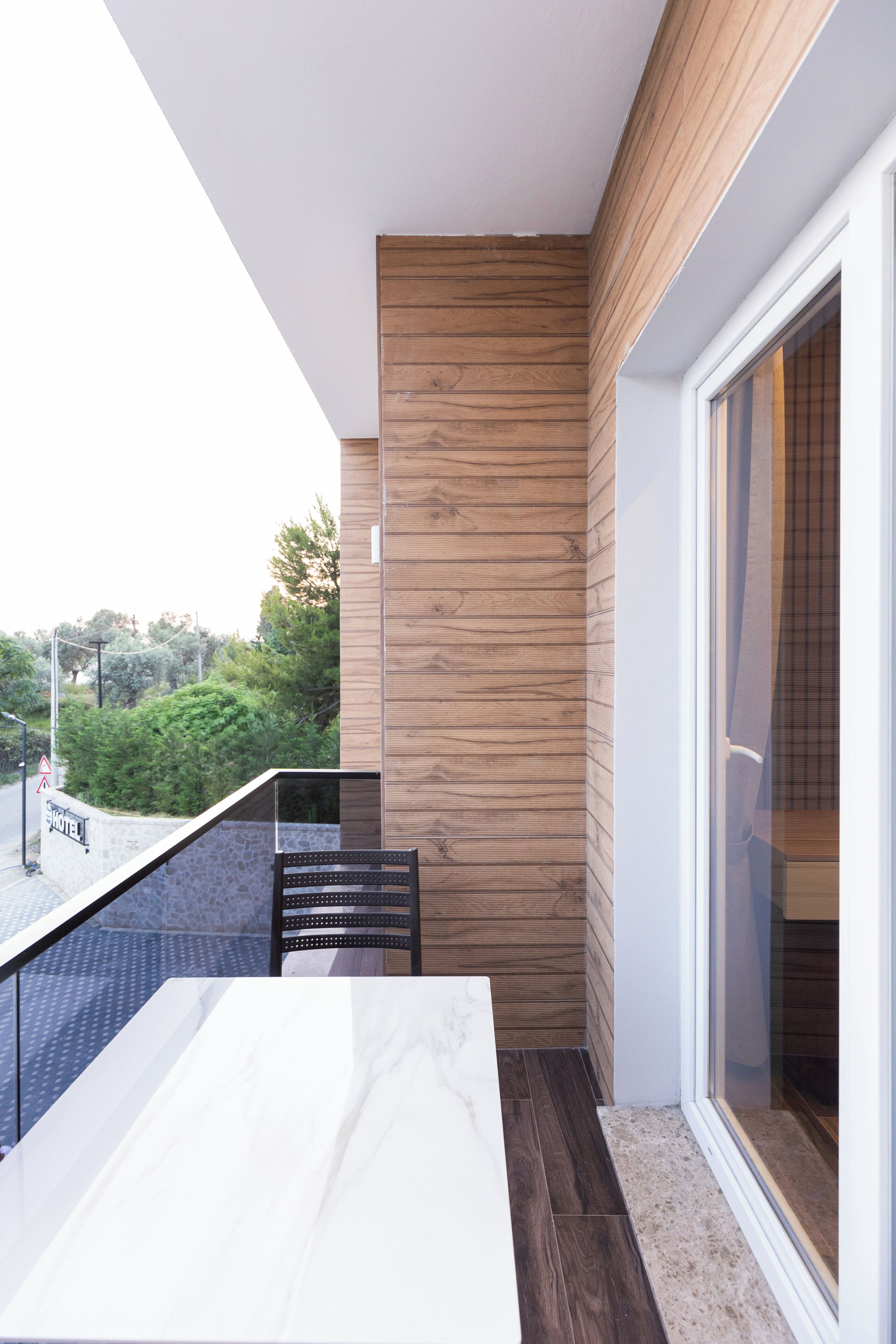 Habitación Deluxe con 1 cama matrimonial o 2 individuales, vista al parque | Restaurante al aire libre