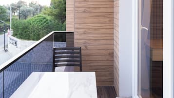 Habitación Deluxe con 1 cama matrimonial o 2 individuales, vista al parque | Restaurante al aire libre