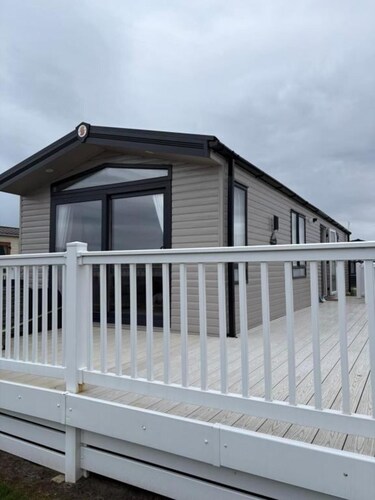 Cabin Sleeps 4 With Beach Access & Parking