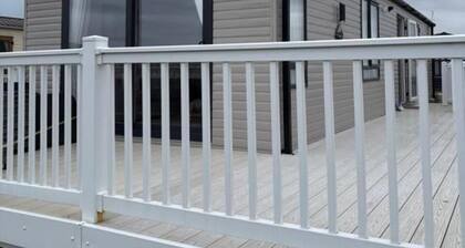 Cabin Sleeps 4 With Beach Access & Parking